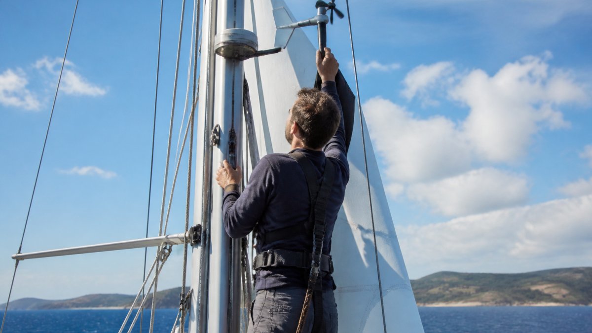 Diagram illustrating proper masthead placement for a wind transducer on a sailboat mast relative to the sail plan