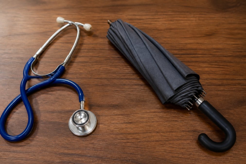 Medicare Advantage vs Medigap: Full Comparison