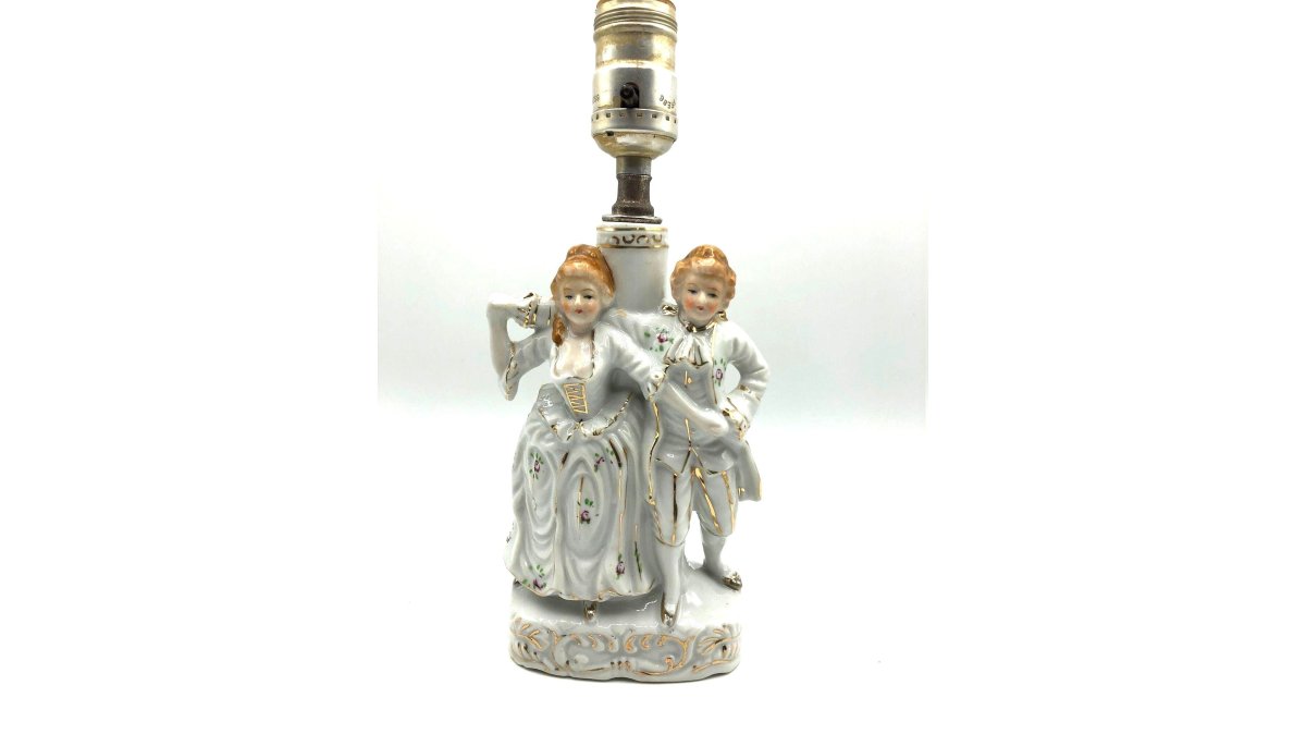 Mid Century Lamp with Colonial Couple Dancing - Pioneer Mdse. Co. Excellent Conditon. Works with standard light bulb. 5" wide and 10.5" tall