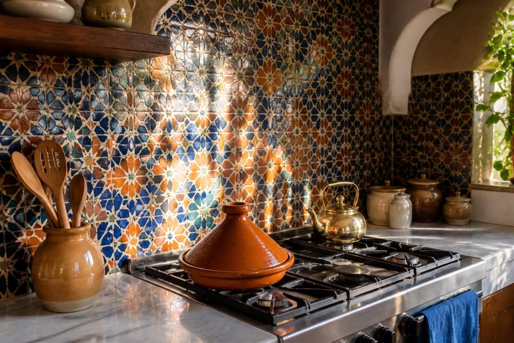Professional illustration showing Close, Moroccan for moorish architectural design