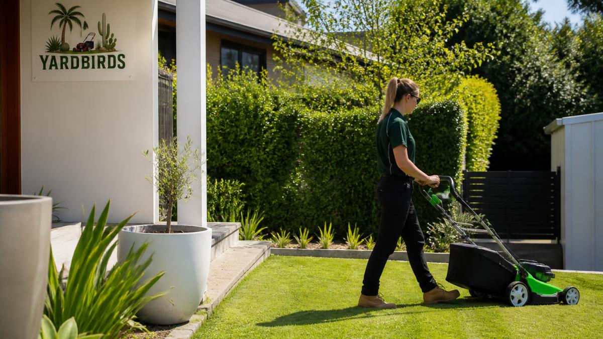 Mowing Near Me: How to Choose a Lawn Mowing Service