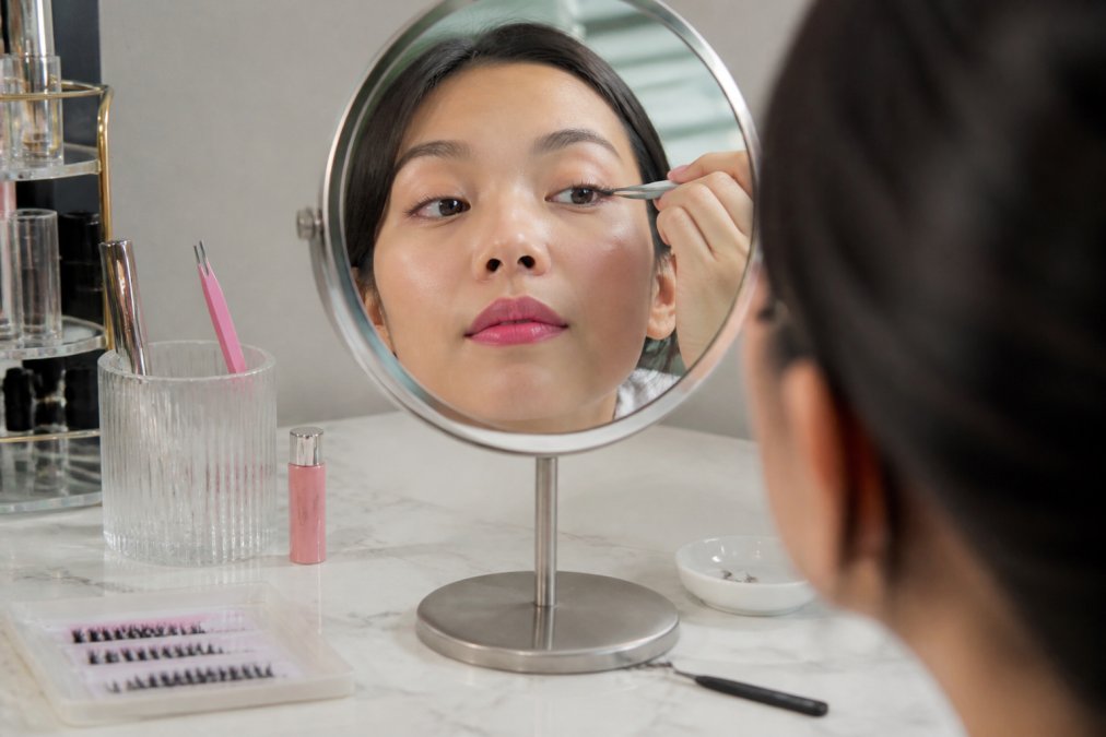 Natural Looking DIY Lash Styles: A Beginner's Guide