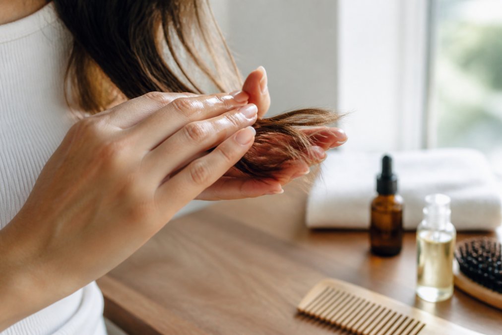 Step-by-step visual guide for Close for non-greasy hair serum