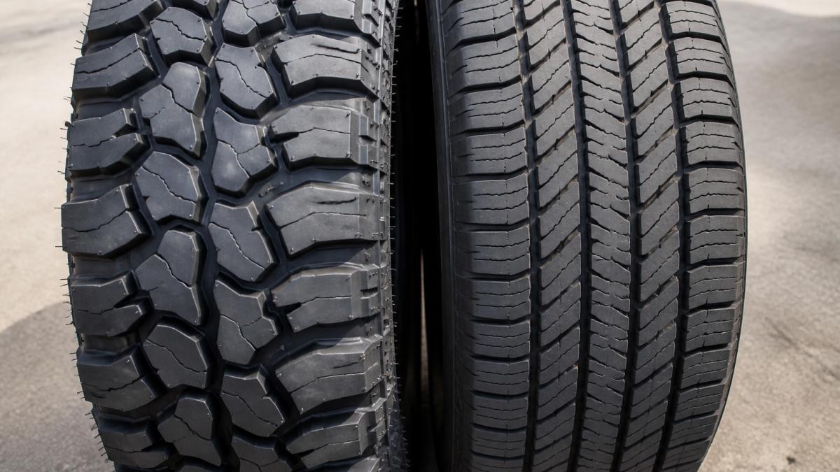 Infographic comparing tread patterns in off-road vs all-terrain tires showing aggressive blocks versus moderate lugs
