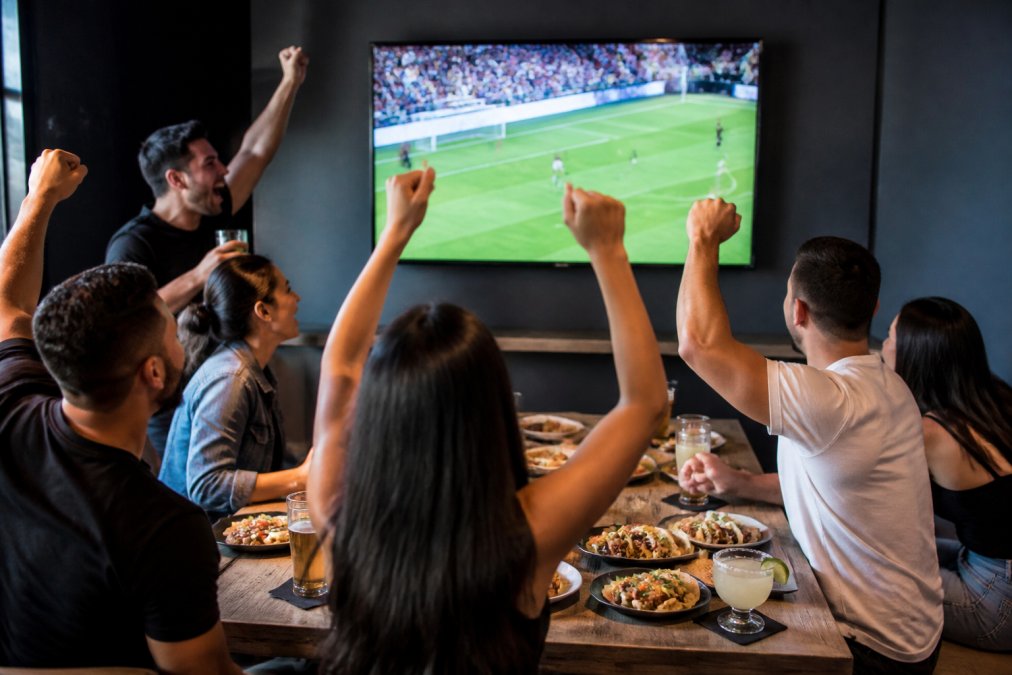 Infographic showing essential steps for managing group flow and AV setup in sports bar private event spaces