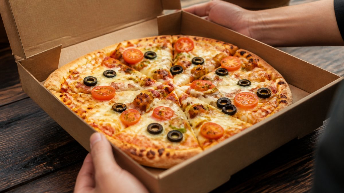 Order Fresh Handmade Pizzas for Delivery: A 2026 Guide