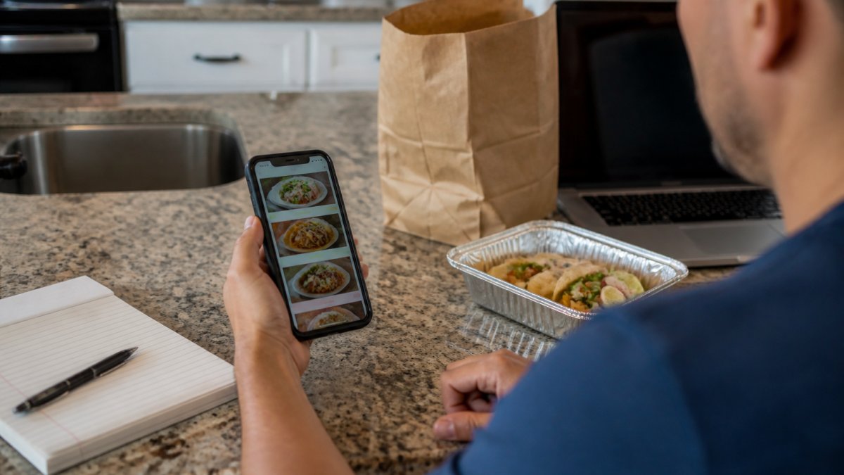 Step-by-step infographic showing how to order mexican food online using a smartphone and laptop for quick delivery.