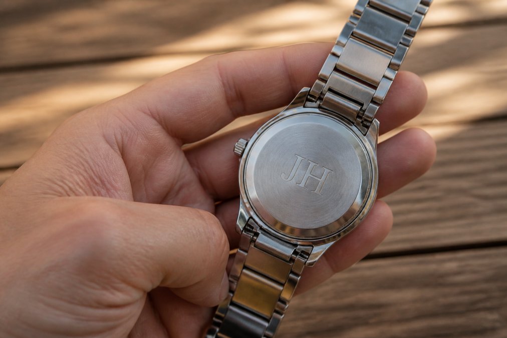 Professional illustration showing Close for personalized gifts that last