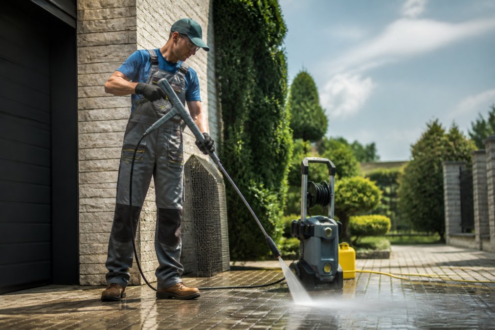 Pressure Washing Safety Tips for Homeowners