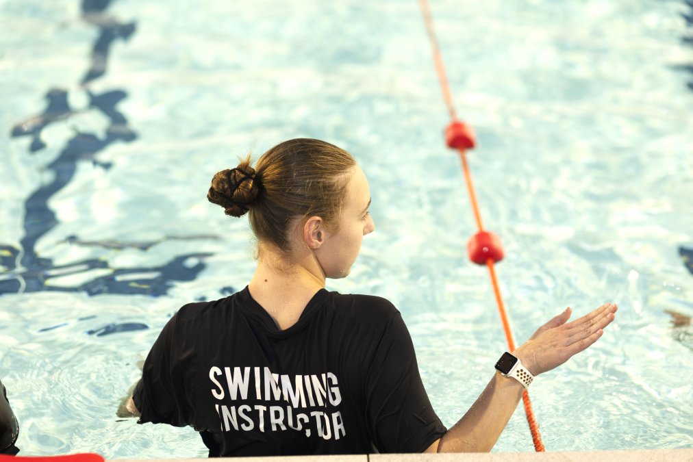 Private Swimming Lessons for Anxious Adults: A 2026 Guide