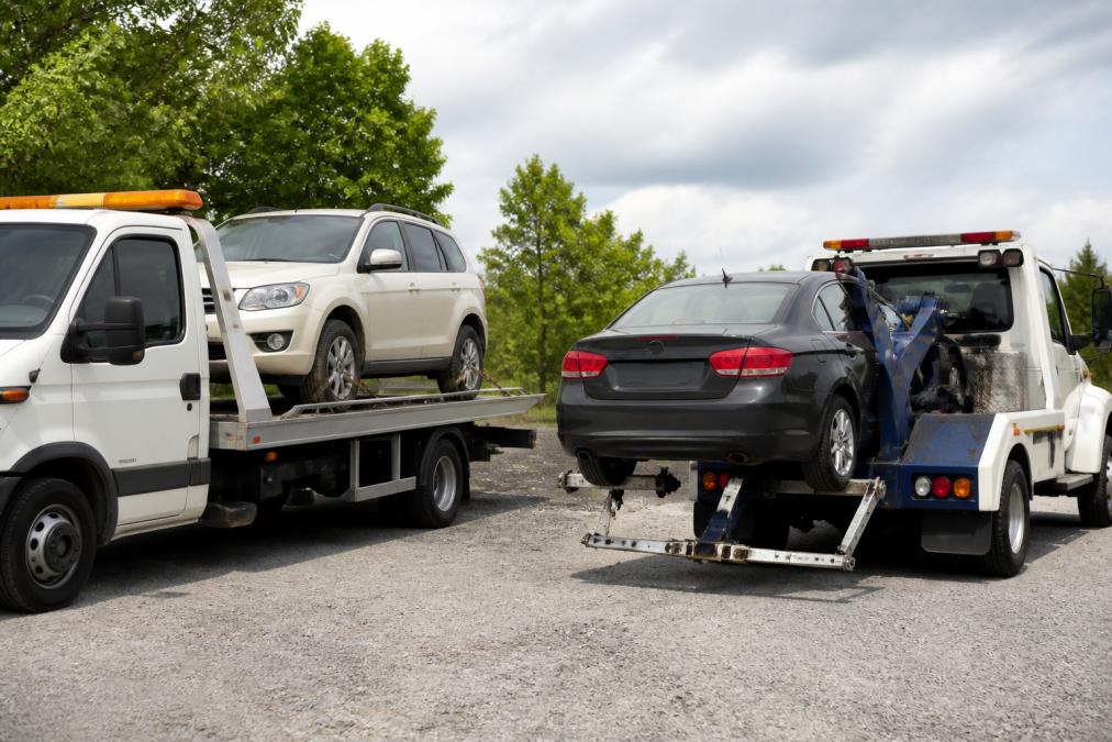 Private Towing vs Insurance Towing Services Compared