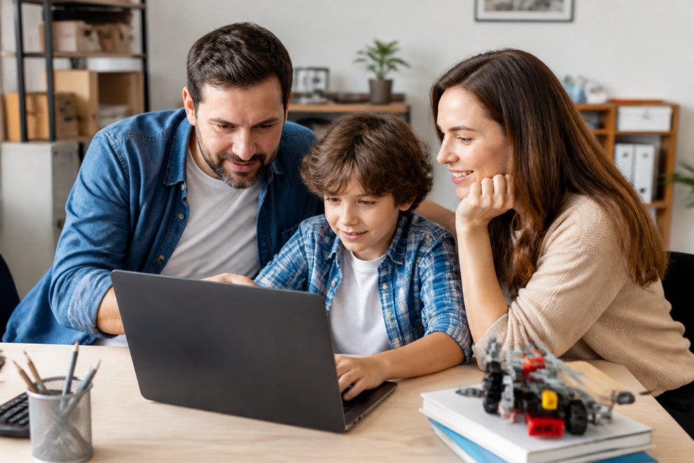 Programación videojuegos en familia: Guía 2026