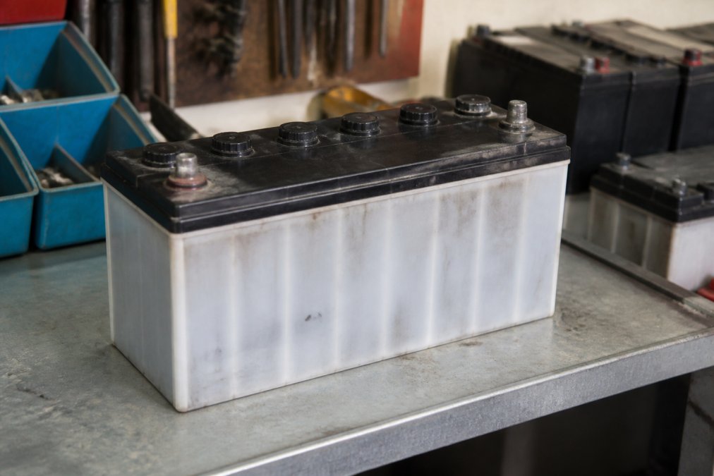 Pros and Cons of Flooded Lead Acid Batteries