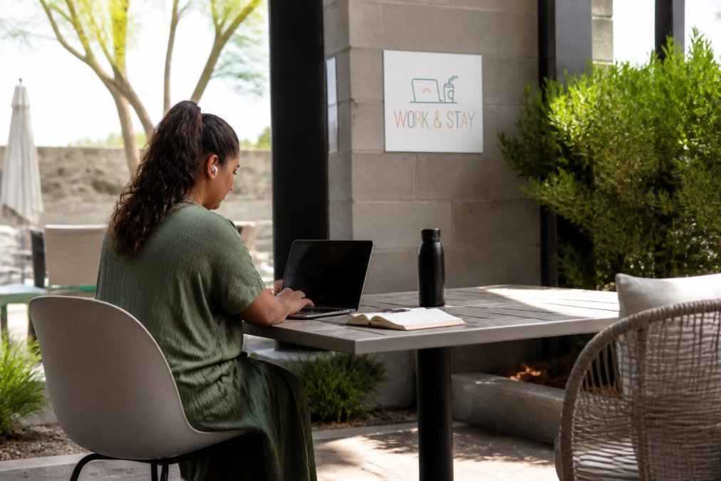 Quiet Outdoor Workspaces in Summer: A Parent's Guide
