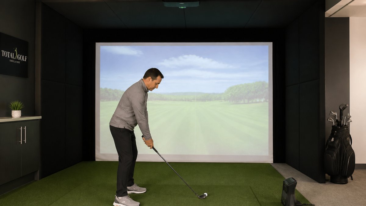 Diagram showing the placement of an overhead launch monitor above a golfer in an indoor simulator bay