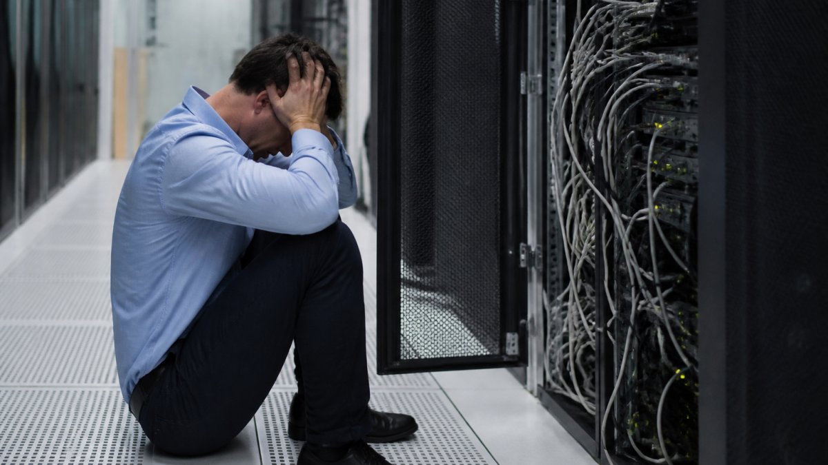 Reduce Network Downtime Costs: 2026 Business Guide