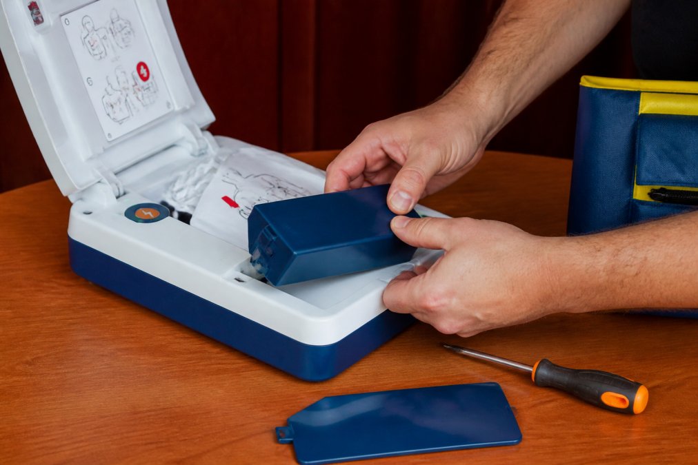 Replacing Dead AED Battery Fast: Step-by-Step Guide