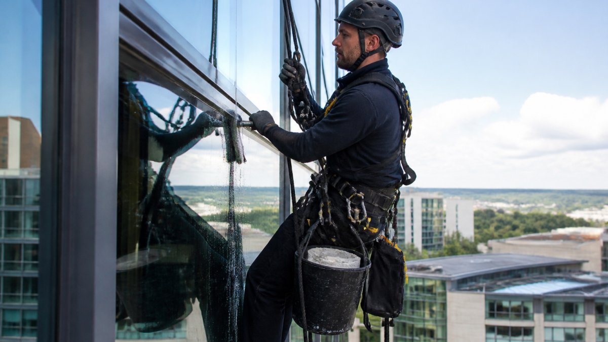 Rope Access Window Cleaning: What Property Managers Need