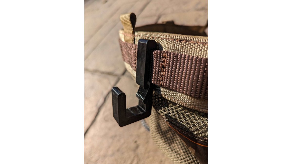 Saddle Platform Hanger for Mobile Hunting