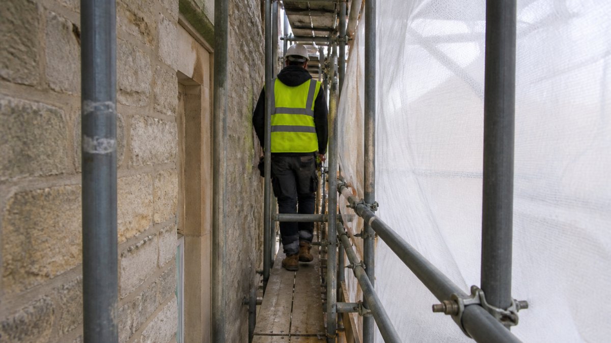Scaffolding Access for Tight Spaces: A How-To Guide