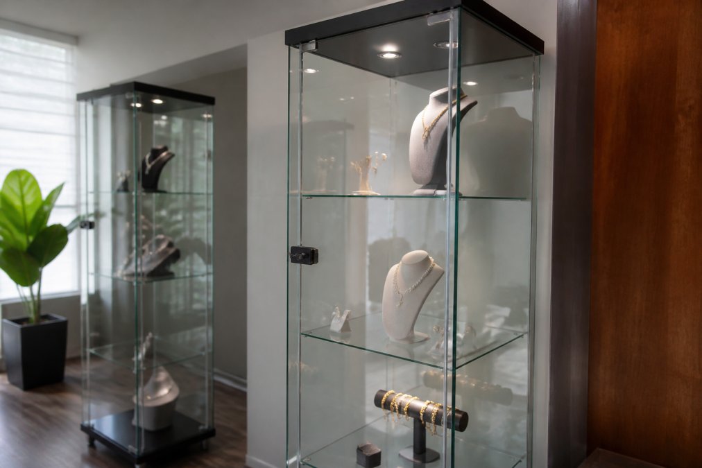 Secure Display Cabinets for Retail: 2026 Buyer's Guide