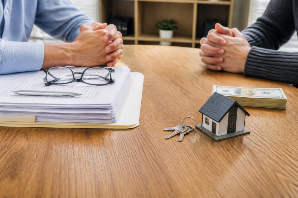 Selling a House Fast During Divorce vs Traditional Sale