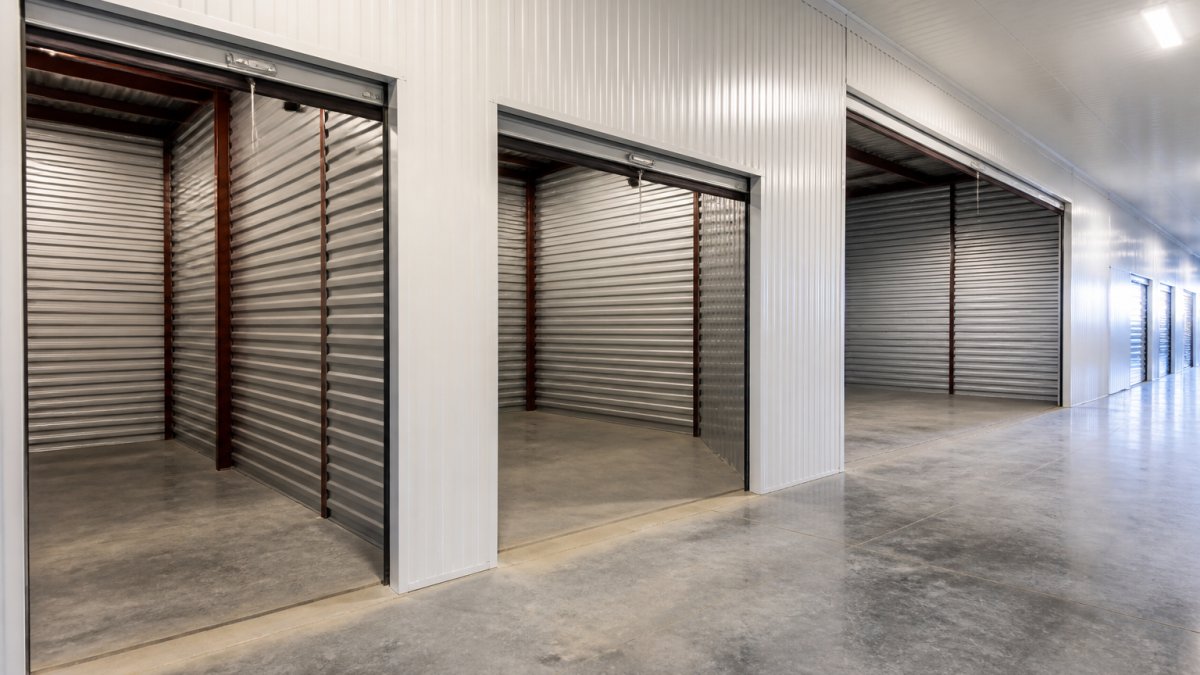Infographic comparing short-term storage cost by small, medium, and large self-storage unit sizes