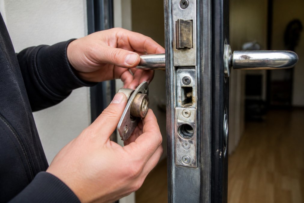 Signs of Faulty Door Lock Mechanisms: A Complete Guide