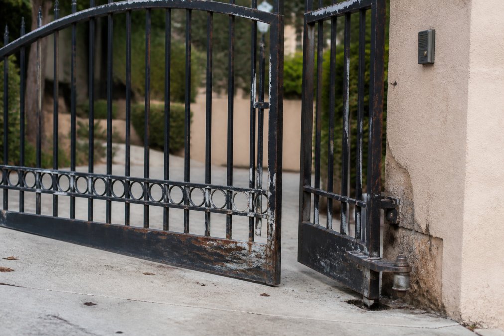 Signs Your Driveway Gate Needs Replacement