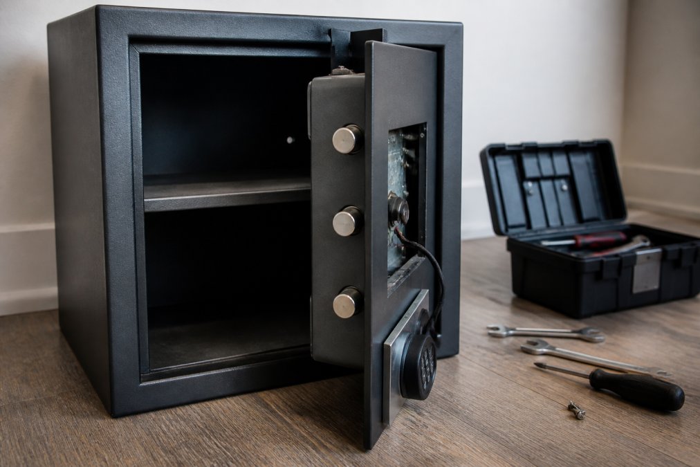 Signs Your Home Safe Needs Repair