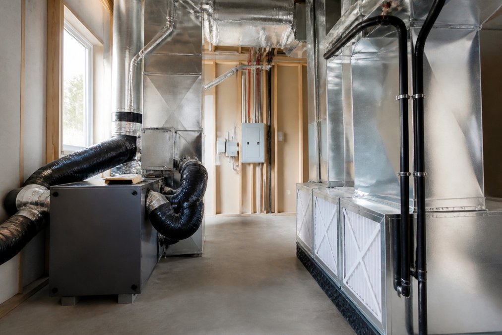 Diagram of a heat recovery ventilator system illustrating how mechanical airflow optimizes indoor air quality.