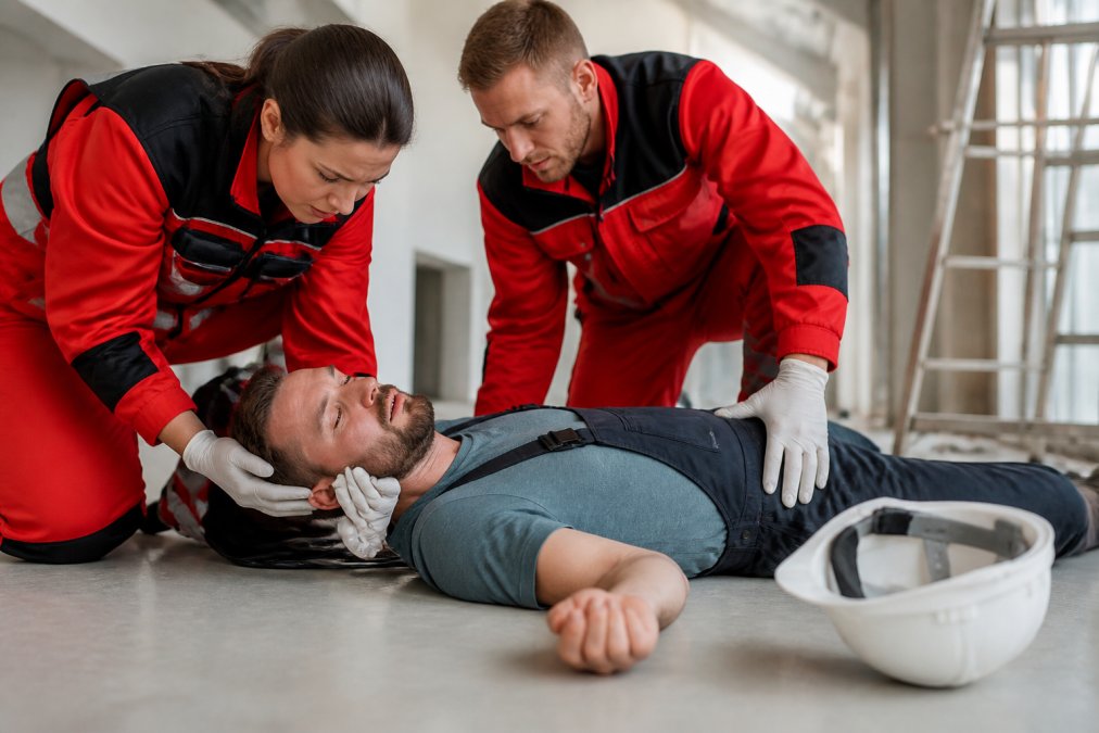 Symptoms of Serious Spine Injury: A 2026 Guide