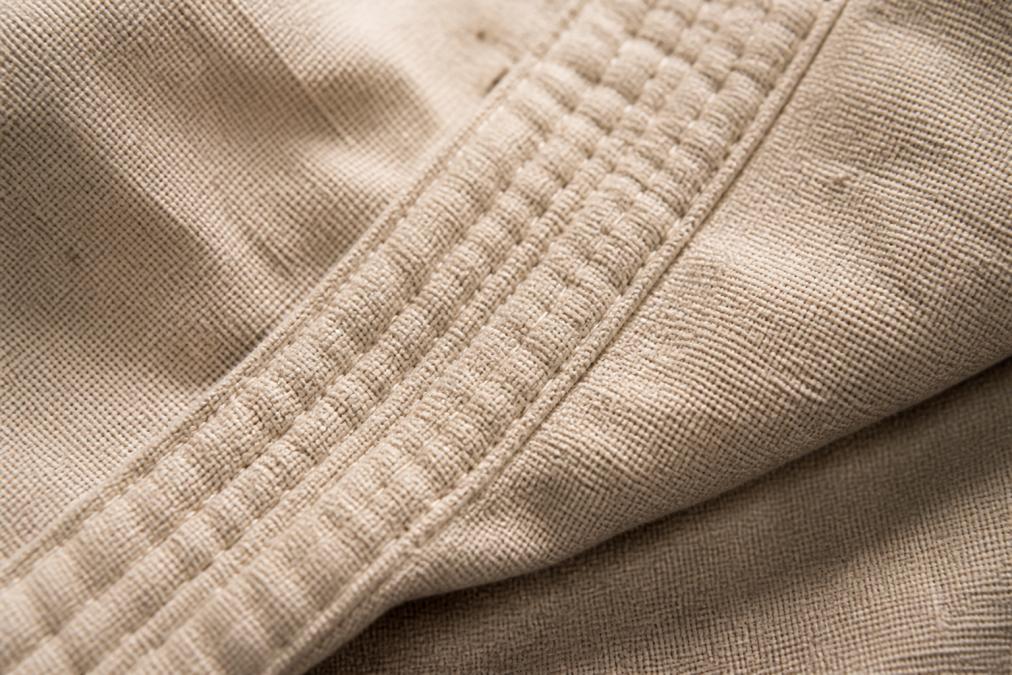 Infographic comparing durability and weave texture of hemp fabric versus standard gi materials