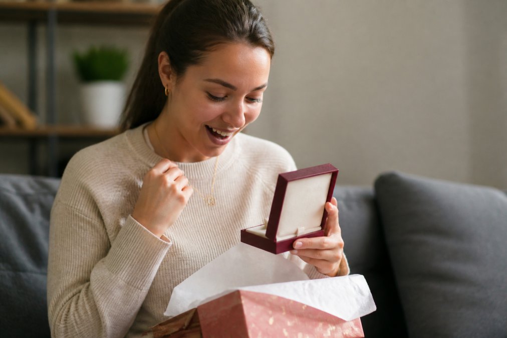 Professional illustration showing Woman for thoughtful birthday gift ideas for sister
