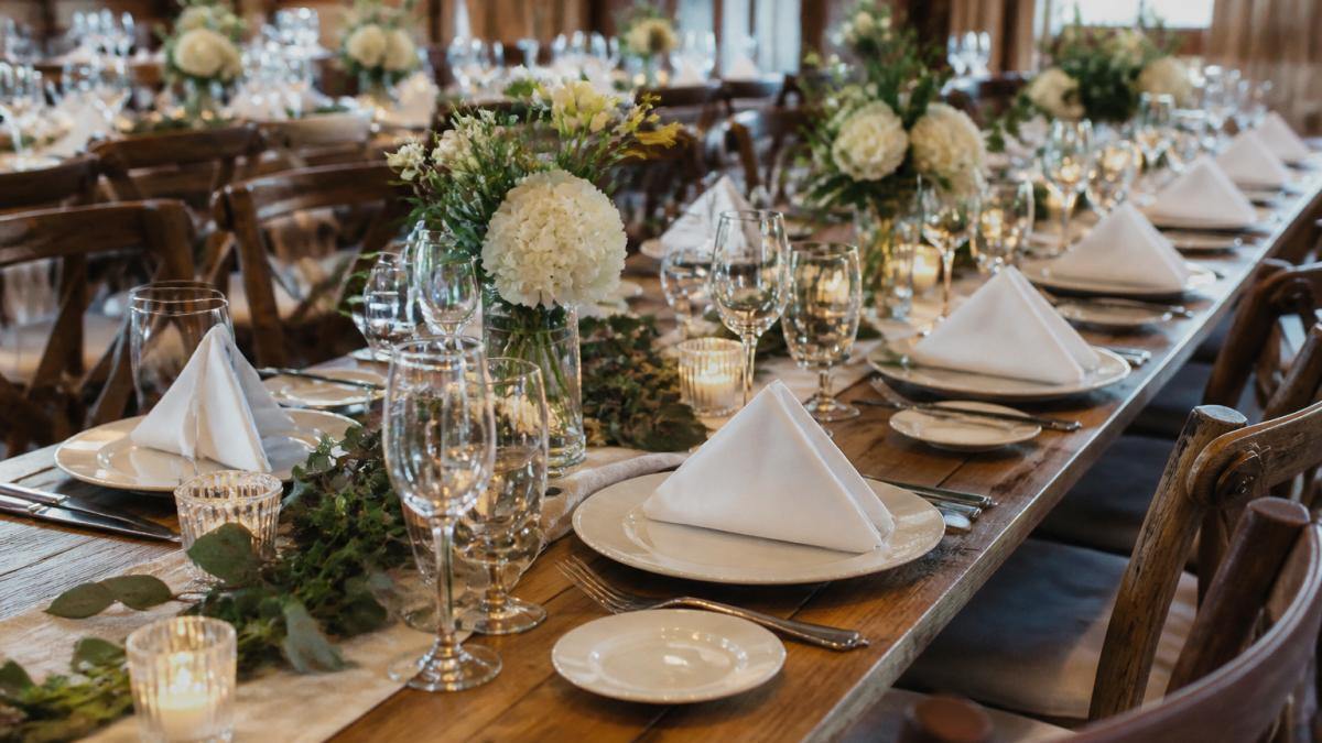 Diagram of a formal table setting and guest flow for hosting large group dinners with place cards and cutlery