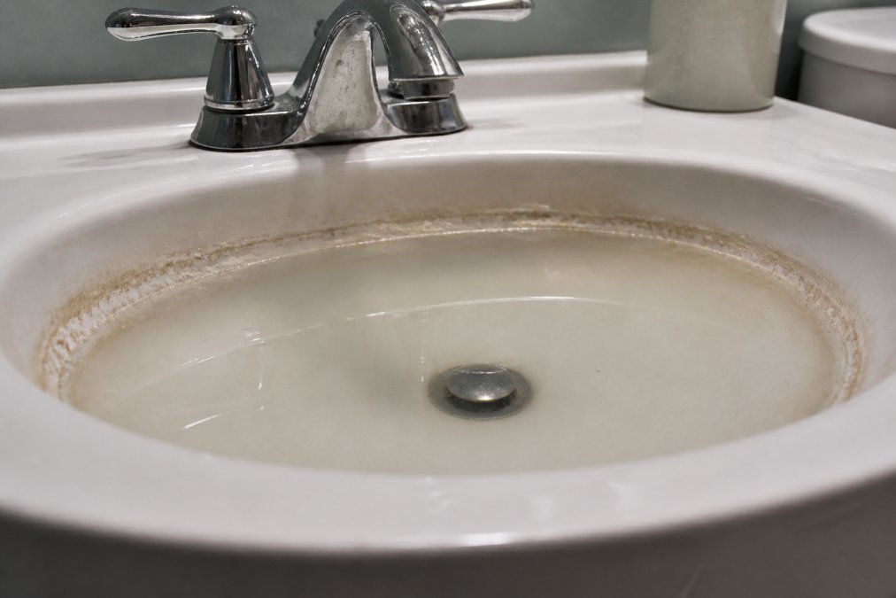 Professional illustration showing Close for emergency drain cleaning
