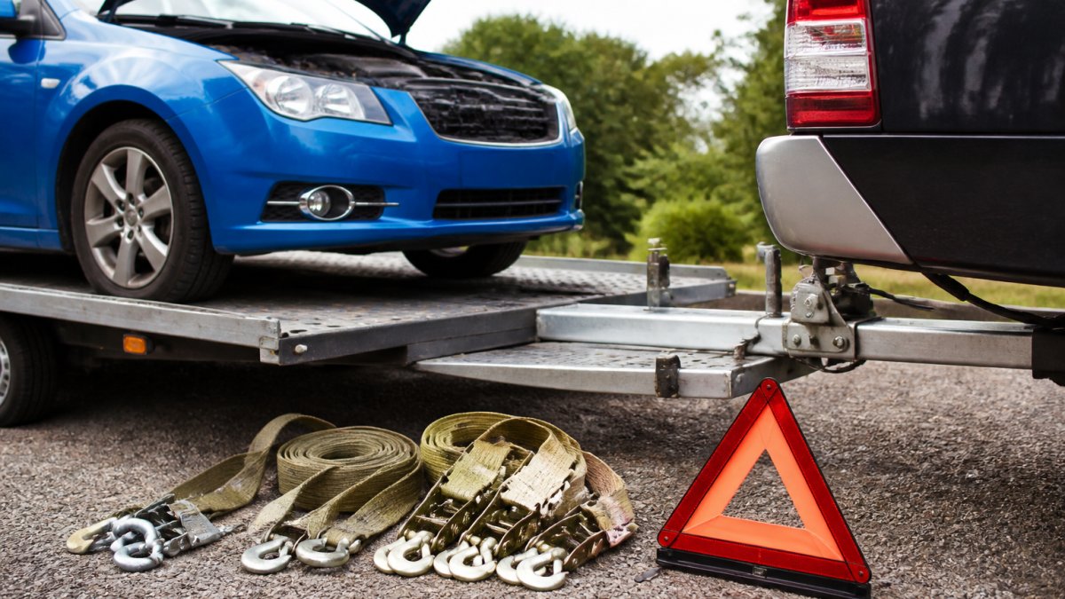 Towing a Dead Vehicle: 5 Essential Tips for Safe Hauls