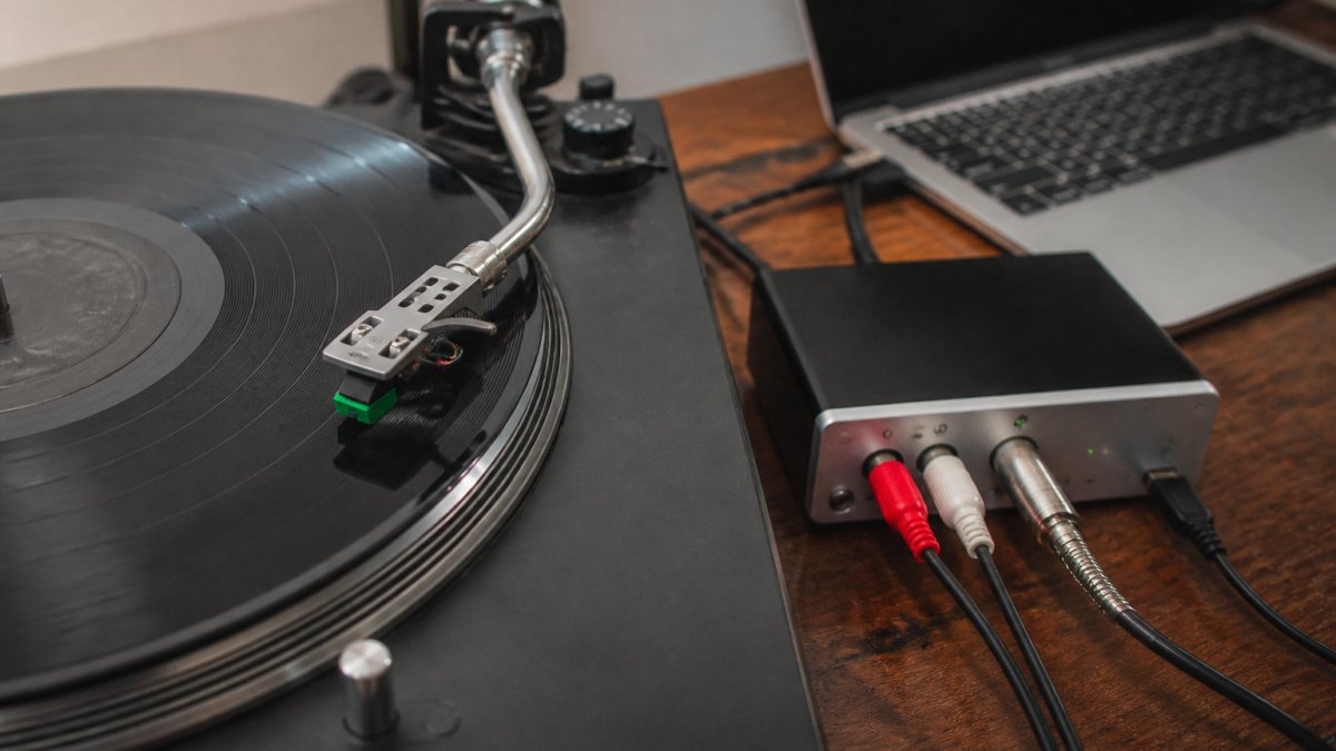 Diagram showing the hardware setup for vinyl to digital conversion using a turntable, audio interface, and laptop.
