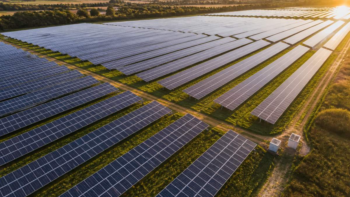 What Are the Main Benefits of Large Scale Solar Business?