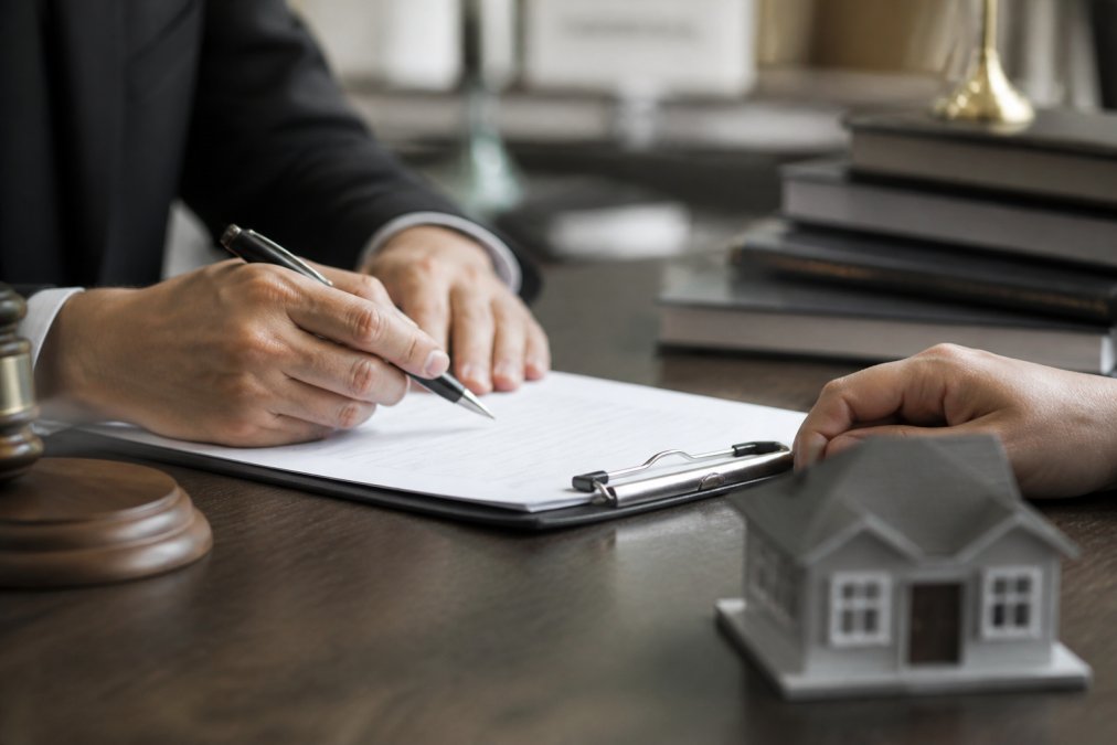 What Is a Cloudy Title and How It Affects Home Sales