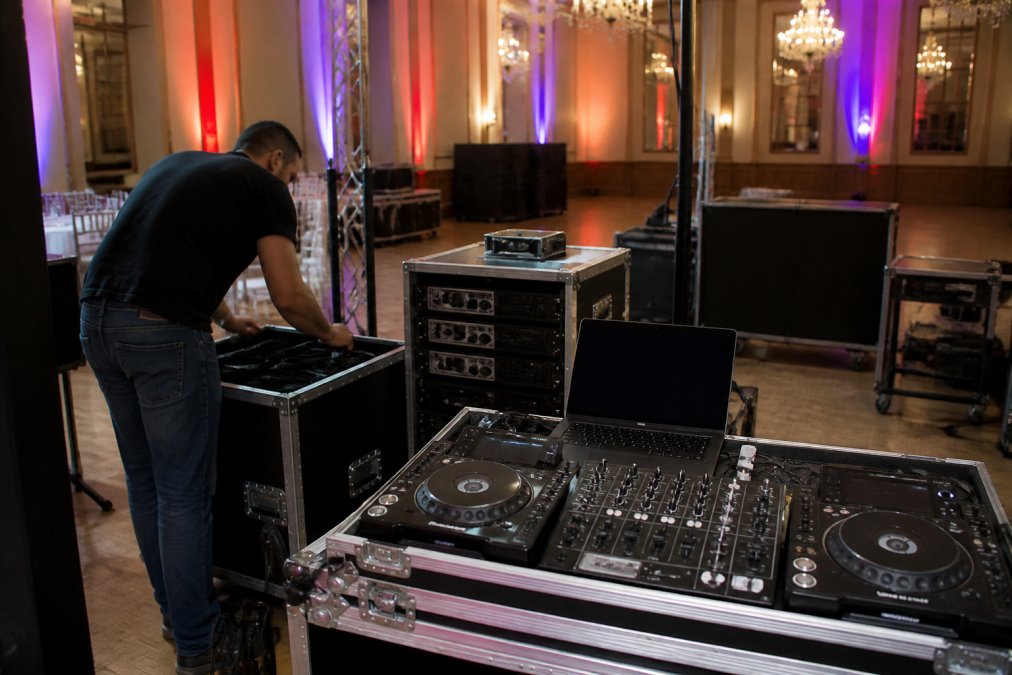Professional illustration showing Close, CDJ for what to look for in djs