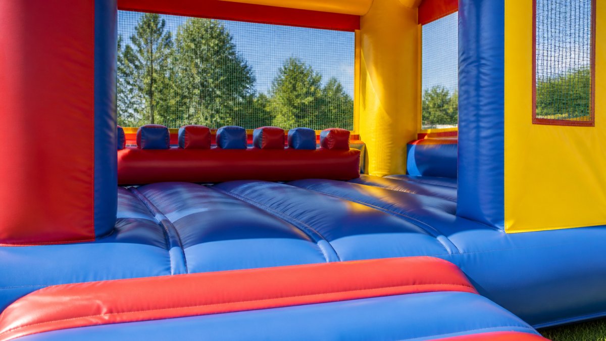 Infographic showing quality standards for party rental companies, focusing on bounce house safety and maintenance.