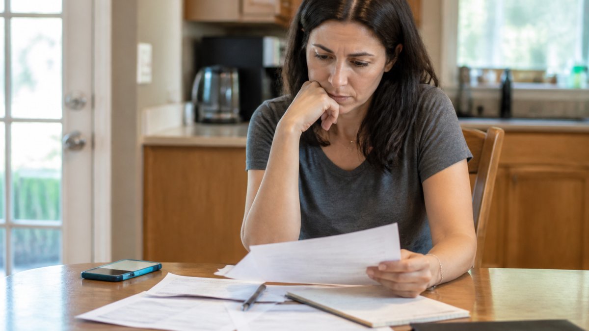 Flowchart for reviewing insurance paperwork after a minor car accident at home