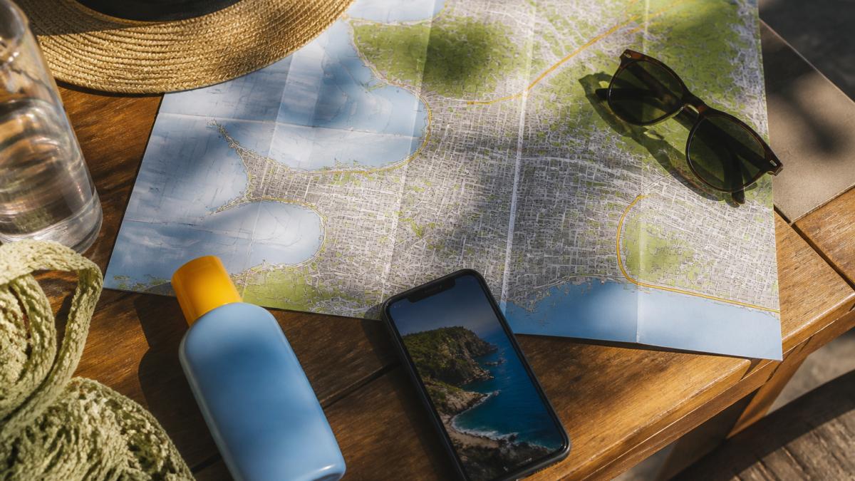 Infographic visualizing affordable gift ideas for a Cape Town travel guide, featuring travel accessories on a wooden table.