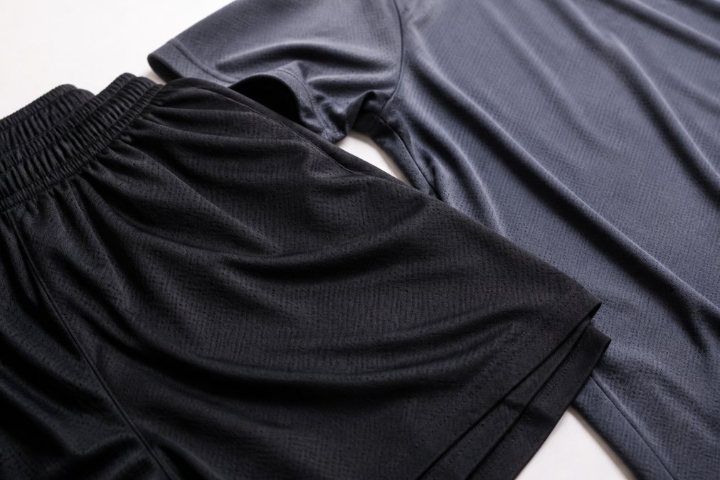 Professional illustration showing gym clothes smell