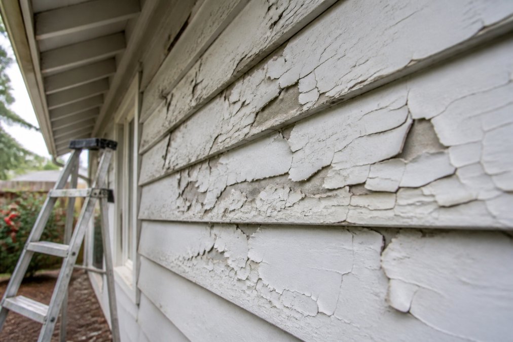 Why Exterior Paint Peels Quickly: Prevention & Repair