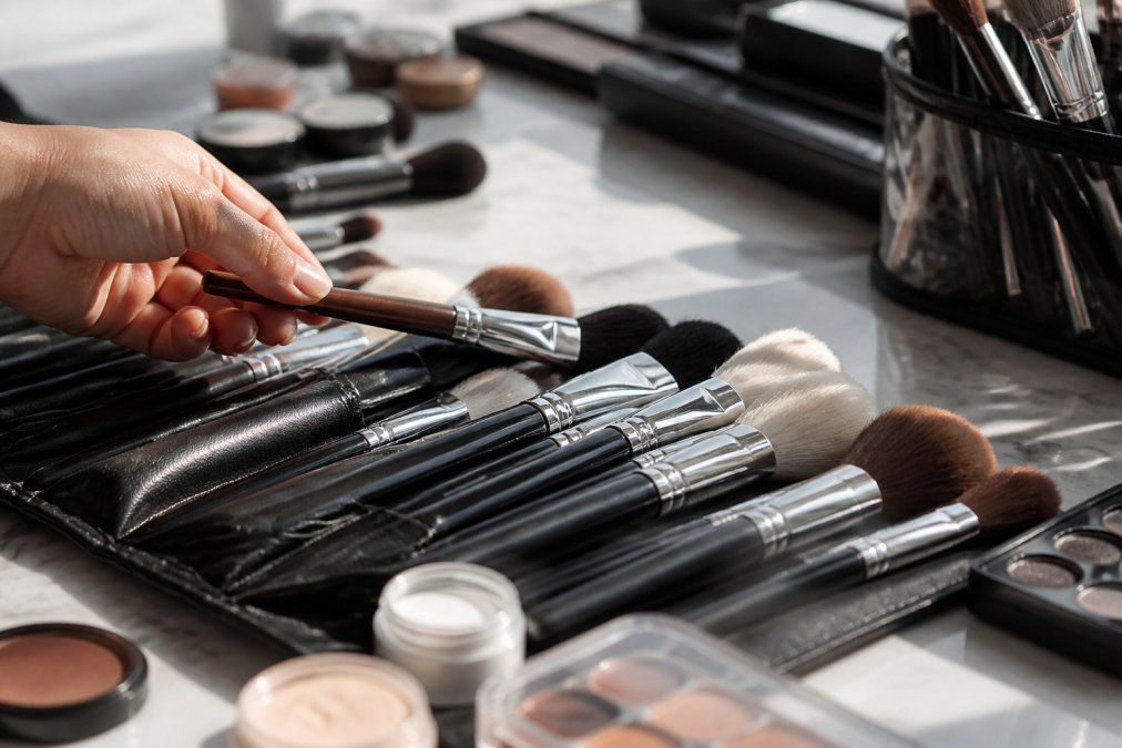 Why Professional Brushes Improve Makeup Application