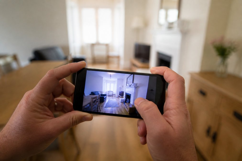 Why Smartphone Photos Hurt Property Bookings